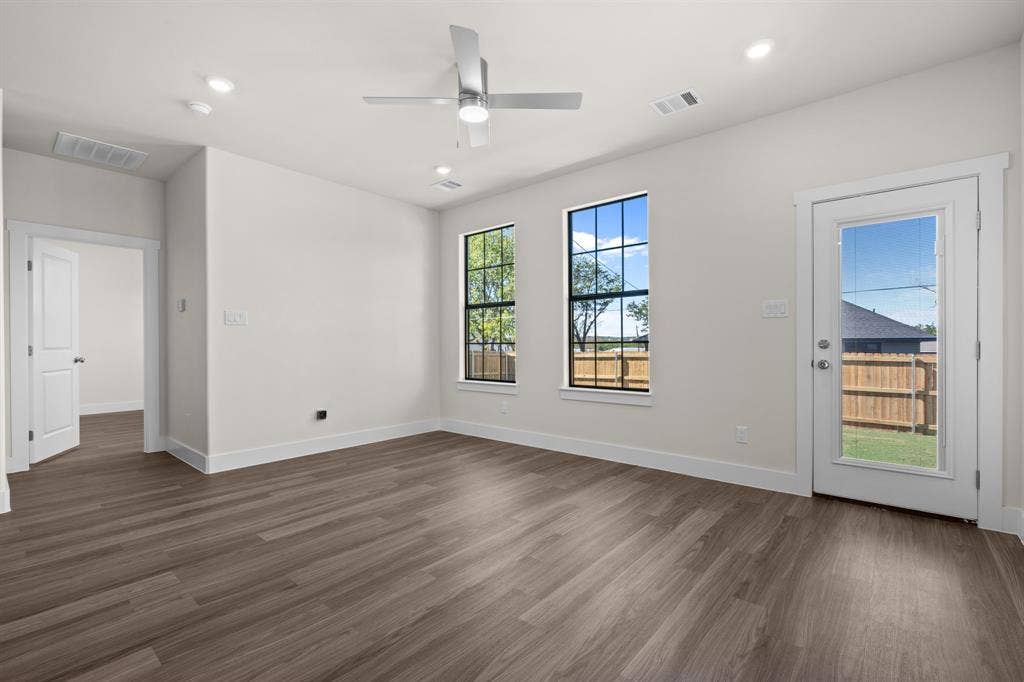 932 Bosque River Drive, Granbury, TX 76048
