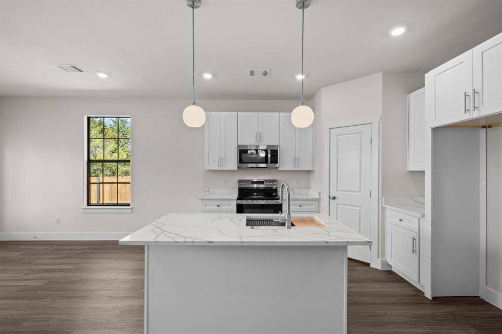 932 Bosque River Drive, Granbury, TX 76048