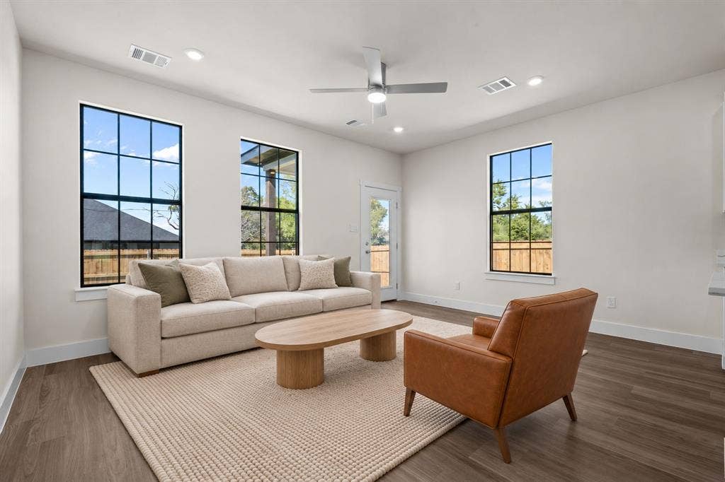 932 Bosque River Drive, Granbury, TX 76048