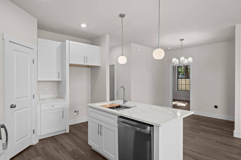 932 Bosque River Drive, Granbury, TX 76048
