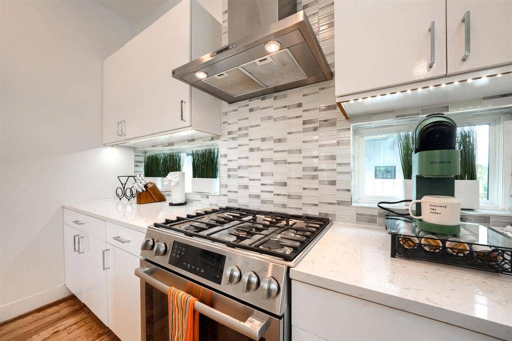320 Mathey Court, Dallas, TX 75208 320 Mathey Court, Dallas, TX 75208