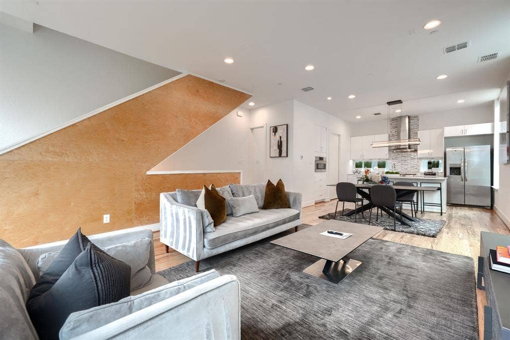 320 Mathey Court, Dallas, TX 75208 320 Mathey Court, Dallas, TX 75208