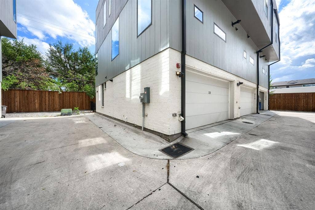 320 Mathey Court, Dallas, TX 75208 320 Mathey Court, Dallas, TX 75208