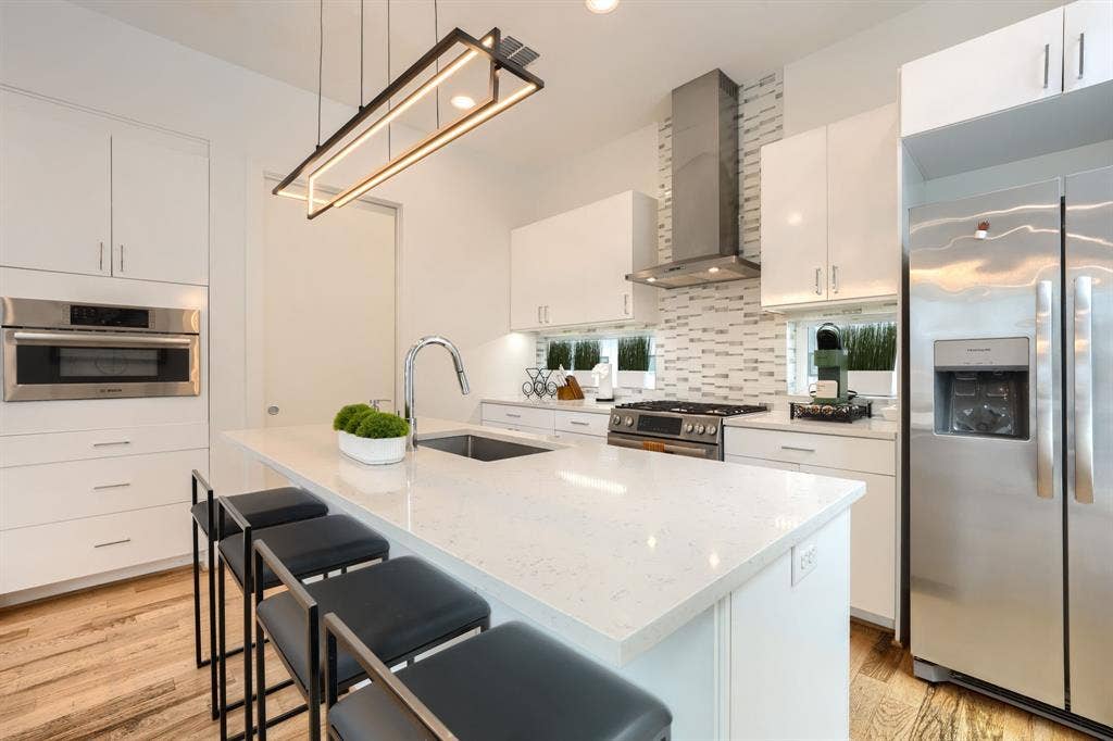 320 Mathey Court, Dallas, TX 75208 320 Mathey Court, Dallas, TX 75208