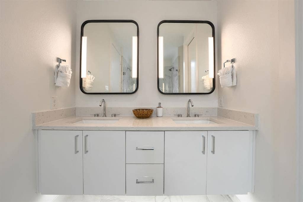320 Mathey Court, Dallas, TX 75208 320 Mathey Court, Dallas, TX 75208