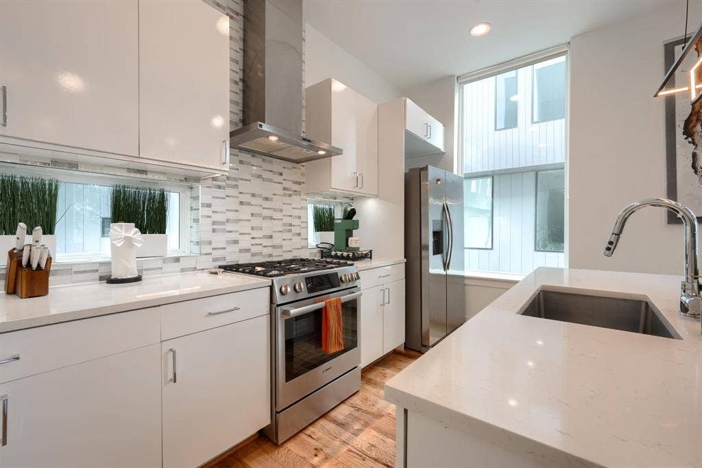 320 Mathey Court, Dallas, TX 75208 320 Mathey Court, Dallas, TX 75208