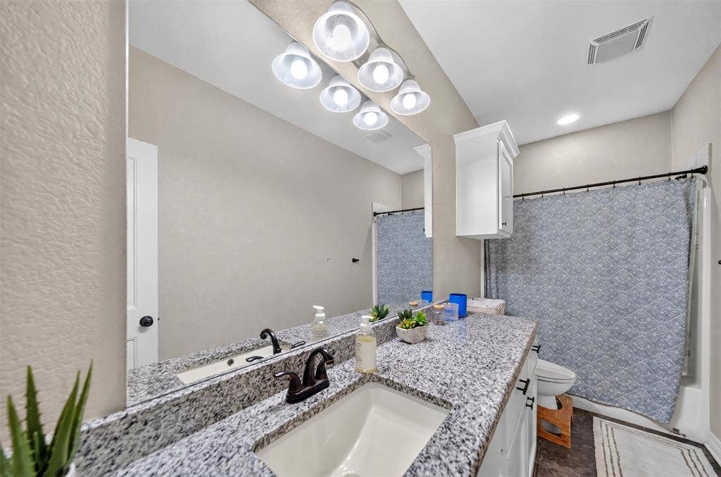 Spacious bathroom