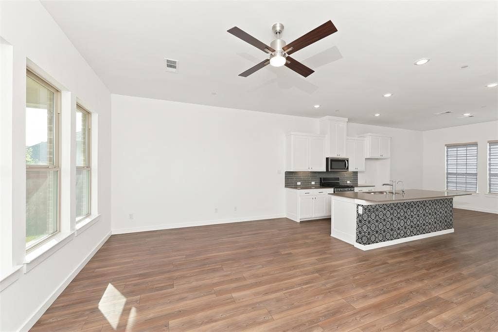 695 Vista Del Lago Drive, Lewisville, TX 75067 695 Vista Del Lago Drive, Lewisville, TX 75067