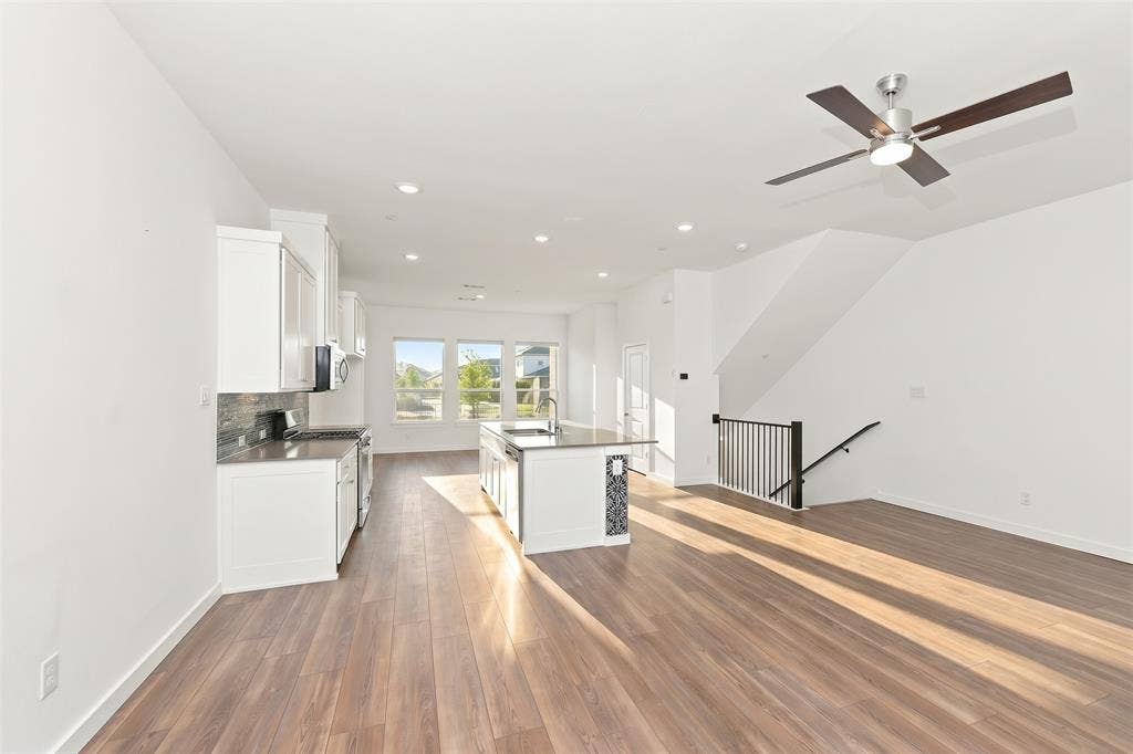 695 Vista Del Lago Drive, Lewisville, TX 75067 695 Vista Del Lago Drive, Lewisville, TX 75067
