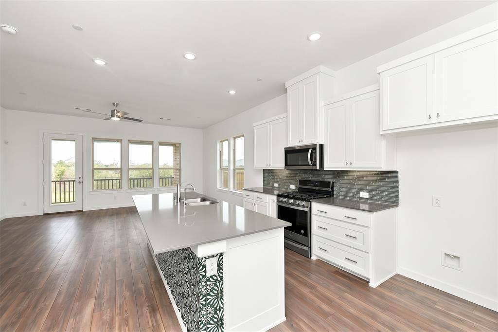 695 Vista Del Lago Drive, Lewisville, TX 75067 695 Vista Del Lago Drive, Lewisville, TX 75067
