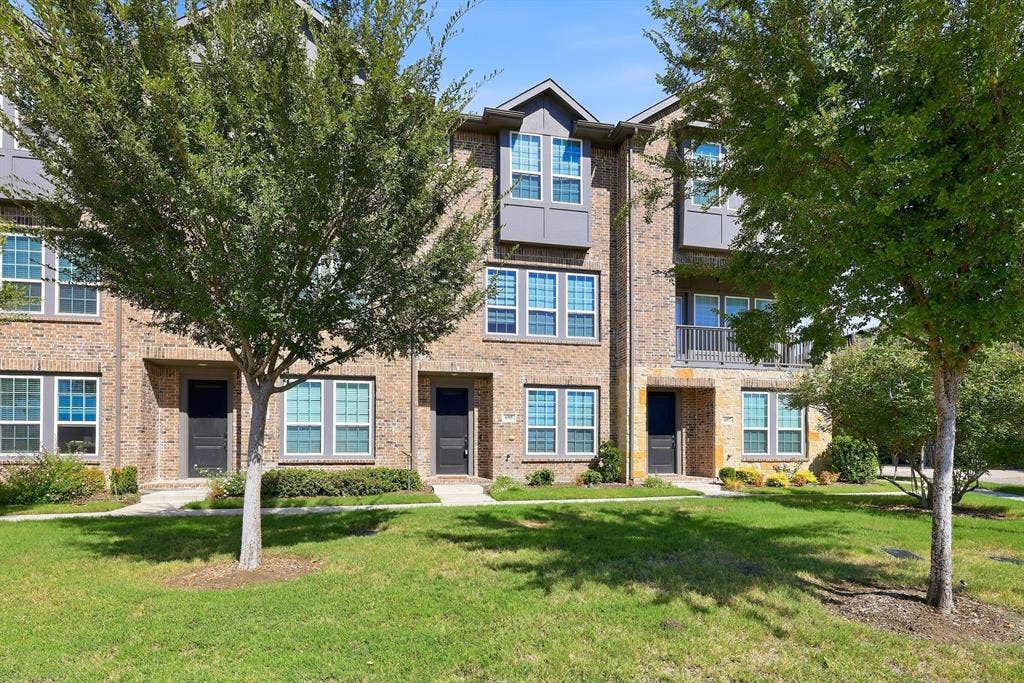 695 Vista Del Lago Drive, Lewisville, TX 75067 695 Vista Del Lago Drive, Lewisville, TX 75067