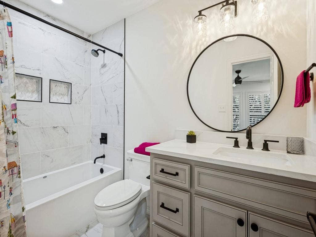 Vanity with integrated sink and quartz countertop