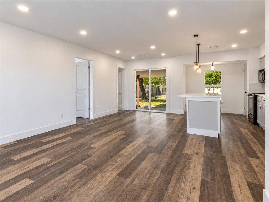 2613 Syracuse Drive, Irving, TX 75062 2613 Syracuse Drive, Irving, TX 75062