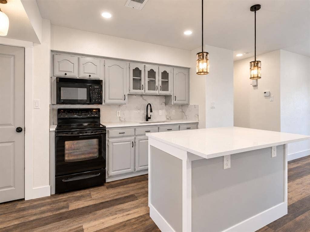 2613 Syracuse Drive, Irving, TX 75062 2613 Syracuse Drive, Irving, TX 75062