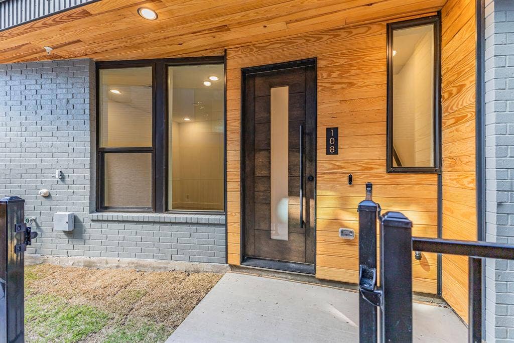 426 W 9th Street, Dallas, TX 75208 426 W 9th Street, Dallas, TX 75208