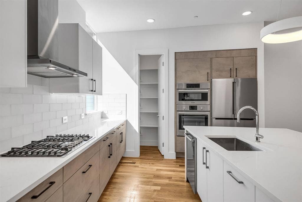 426 W 9th Street, Dallas, TX 75208 426 W 9th Street, Dallas, TX 75208