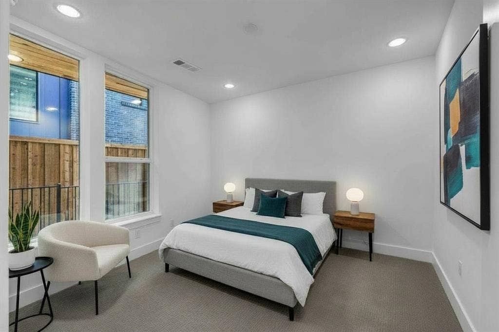426 W 9th Street, Dallas, TX 75208 426 W 9th Street, Dallas, TX 75208