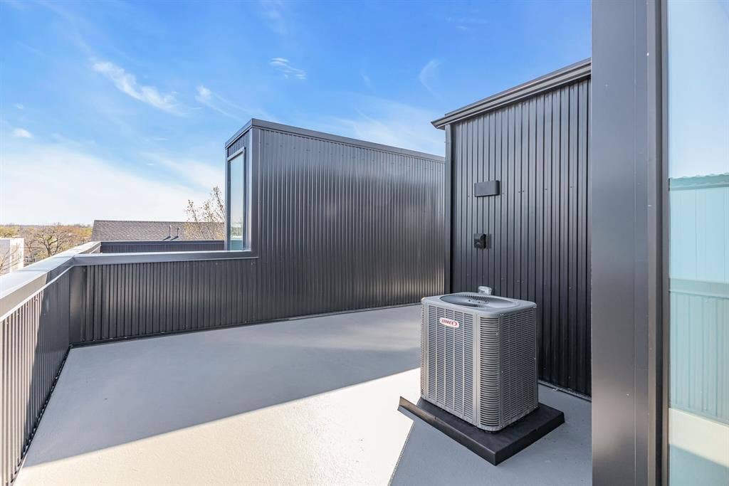 426 W 9th Street, Dallas, TX 75208 426 W 9th Street, Dallas, TX 75208