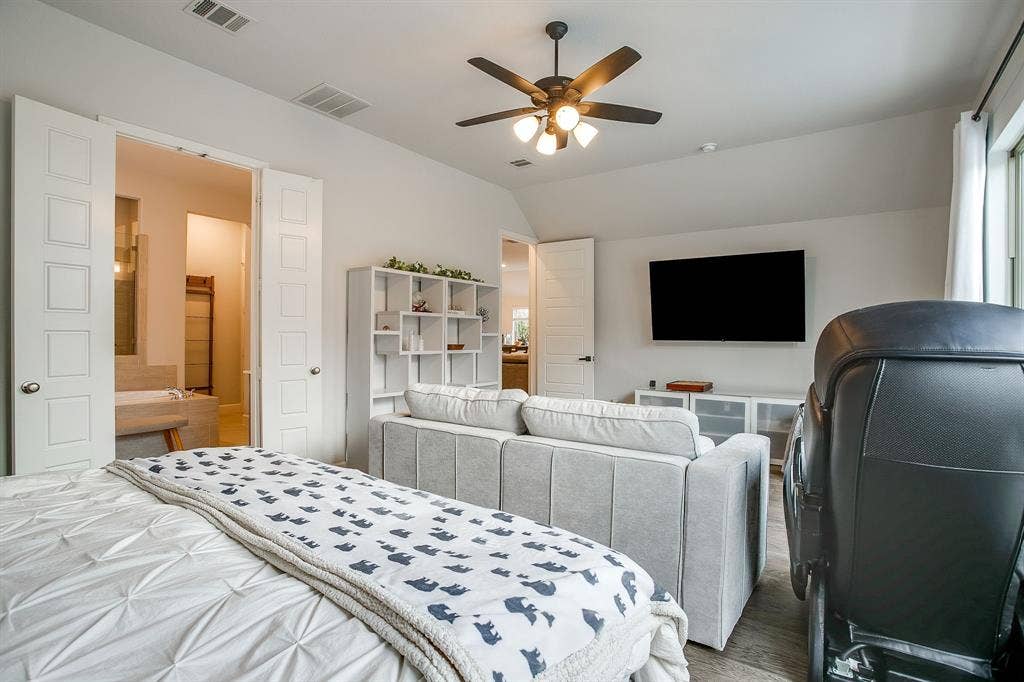 5736 Lake Jackson Drive, Fort Worth, TX 76126