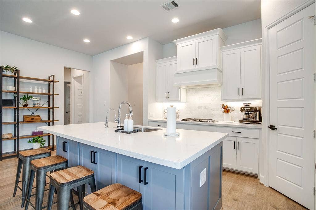 5736 Lake Jackson Drive, Fort Worth, TX 76126