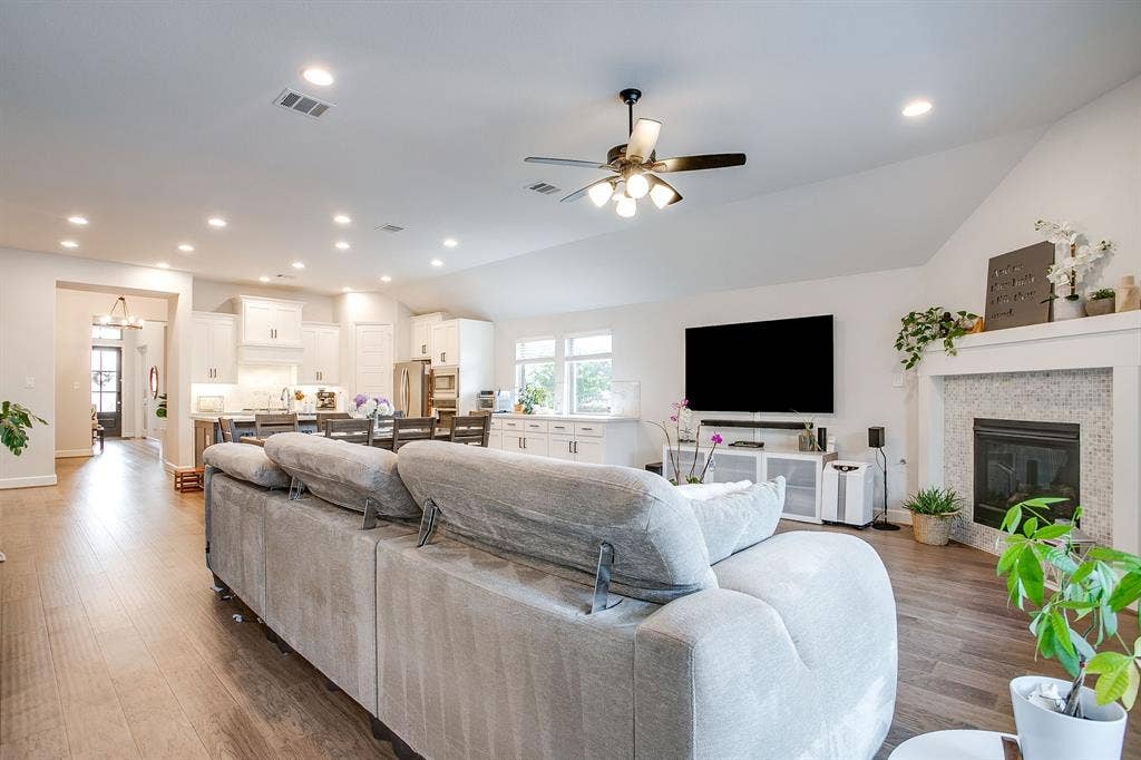 5736 Lake Jackson Drive, Fort Worth, TX 76126