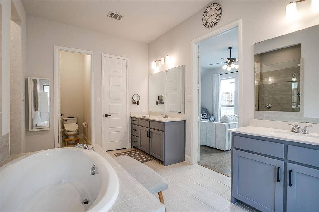 5736 Lake Jackson Drive, Fort Worth, TX 76126