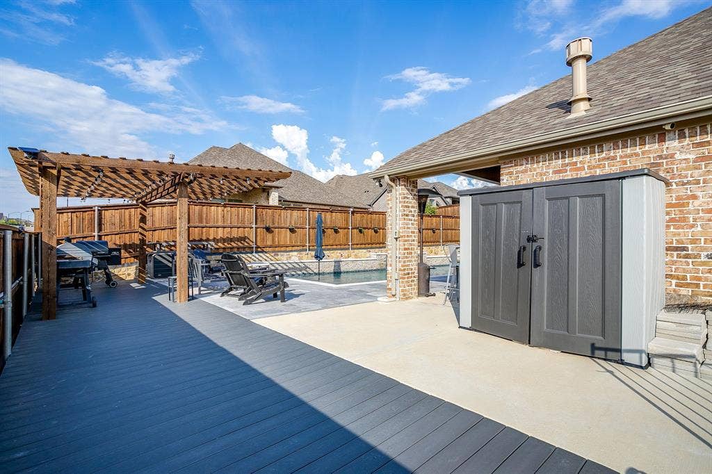5736 Lake Jackson Drive, Fort Worth, TX 76126