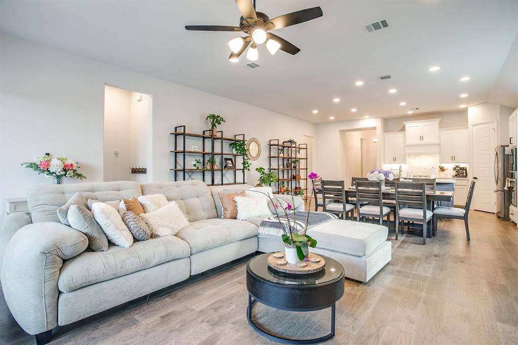 5736 Lake Jackson Drive, Fort Worth, TX 76126