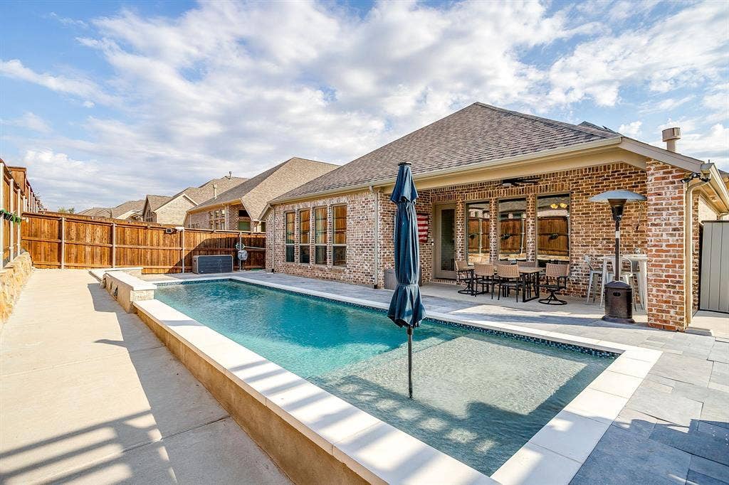 5736 Lake Jackson Drive, Fort Worth, TX 76126