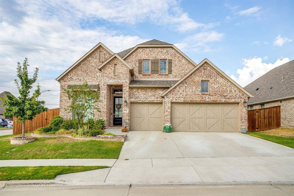 5736 Lake Jackson Drive, Fort Worth, TX 76126