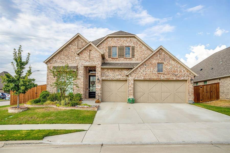 Property photo for 5736 Lake Jackson Drive, Fort Worth, TX