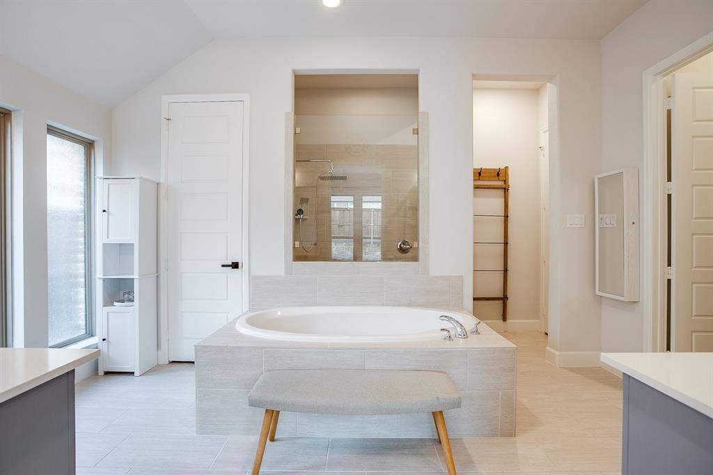 5736 Lake Jackson Drive, Fort Worth, TX 76126