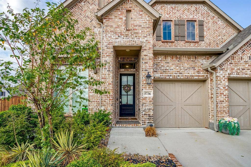5736 Lake Jackson Drive, Fort Worth, TX 76126