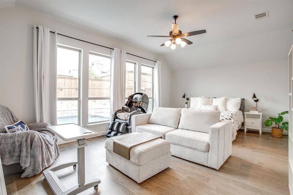 5736 Lake Jackson Drive, Fort Worth, TX 76126