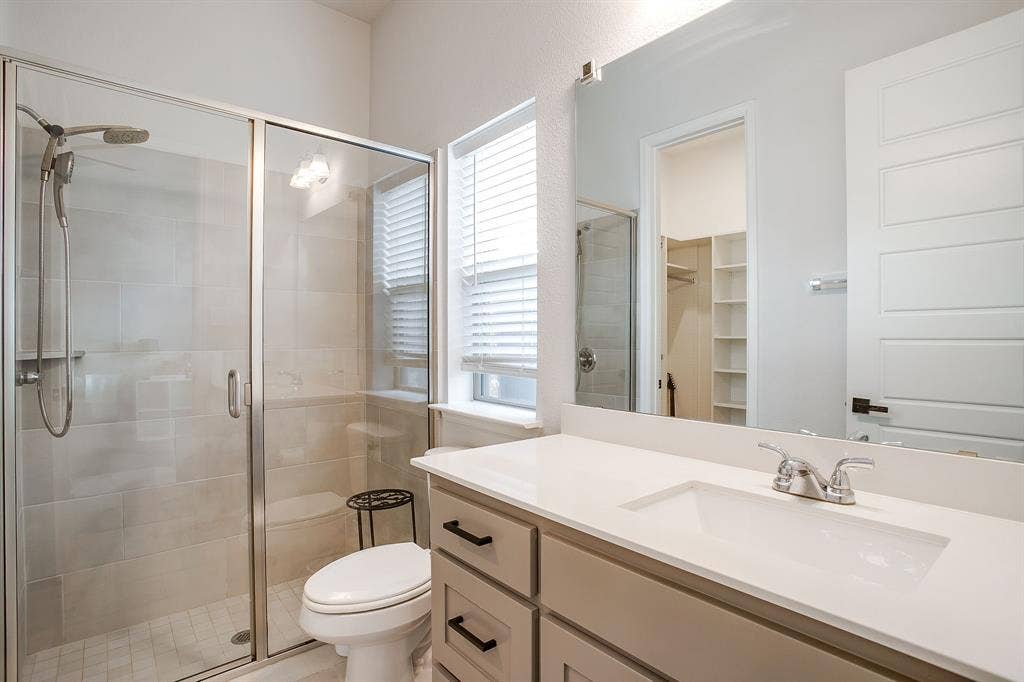 5736 Lake Jackson Drive, Fort Worth, TX 76126