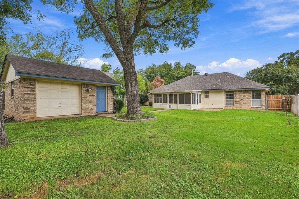 411 W Spring Street, Weatherford, TX 76086