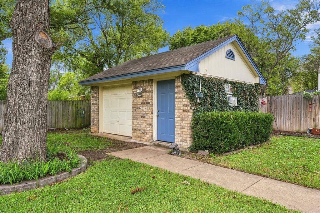 411 W Spring Street, Weatherford, TX 76086