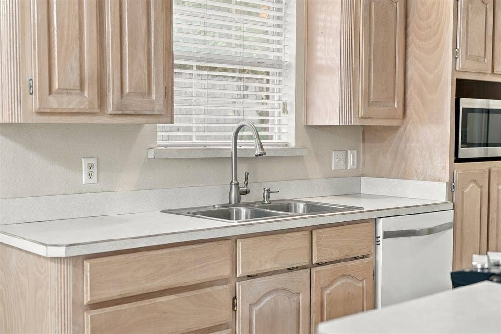 411 W Spring Street, Weatherford, TX 76086