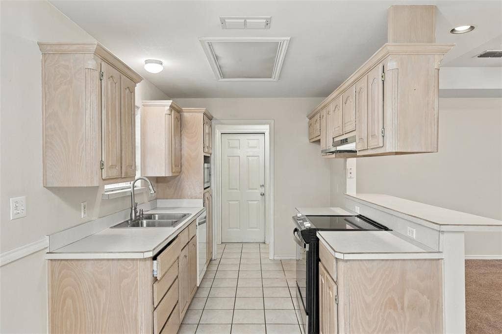 411 W Spring Street, Weatherford, TX 76086