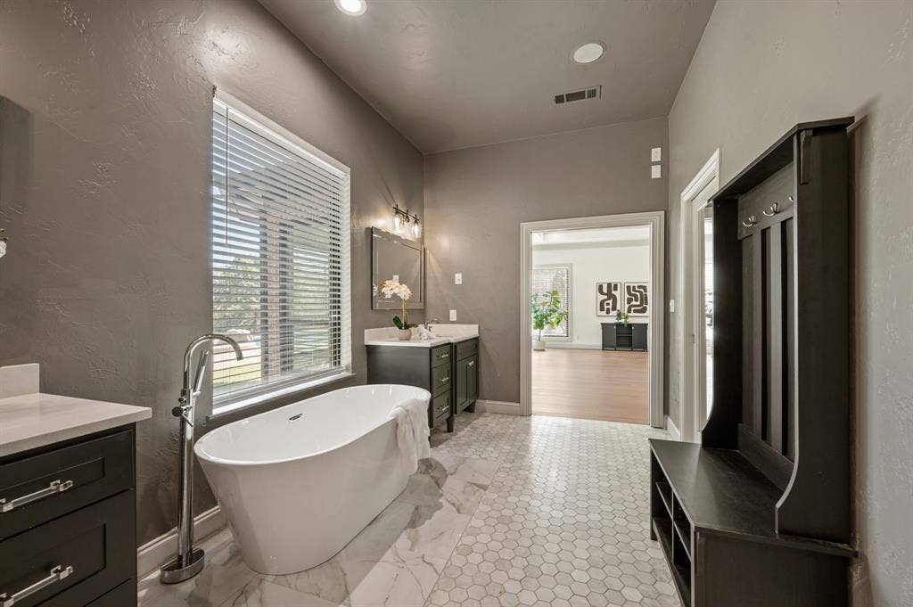 1000 Simmons Road, Flower Mound, TX 75022