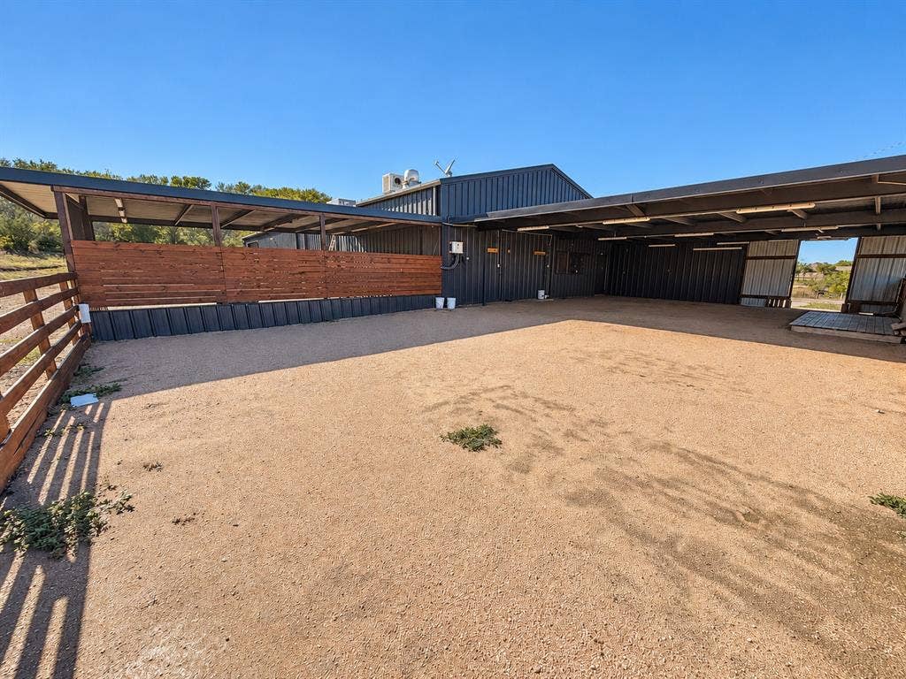 2524 Azle Highway, Weatherford, TX 76085 2524 Azle Highway, Weatherford, TX 76085