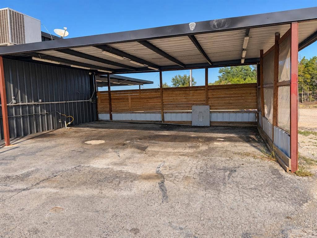 2524 Azle Highway, Weatherford, TX 76085 2524 Azle Highway, Weatherford, TX 76085