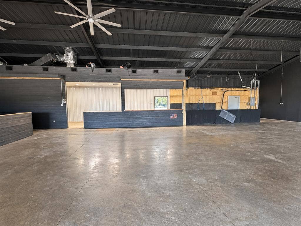 2524 Azle Highway, Weatherford, TX 76085 2524 Azle Highway, Weatherford, TX 76085
