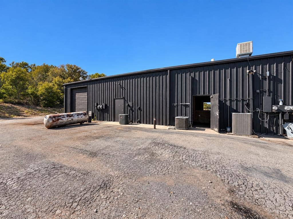 2524 Azle Highway, Weatherford, TX 76085 2524 Azle Highway, Weatherford, TX 76085
