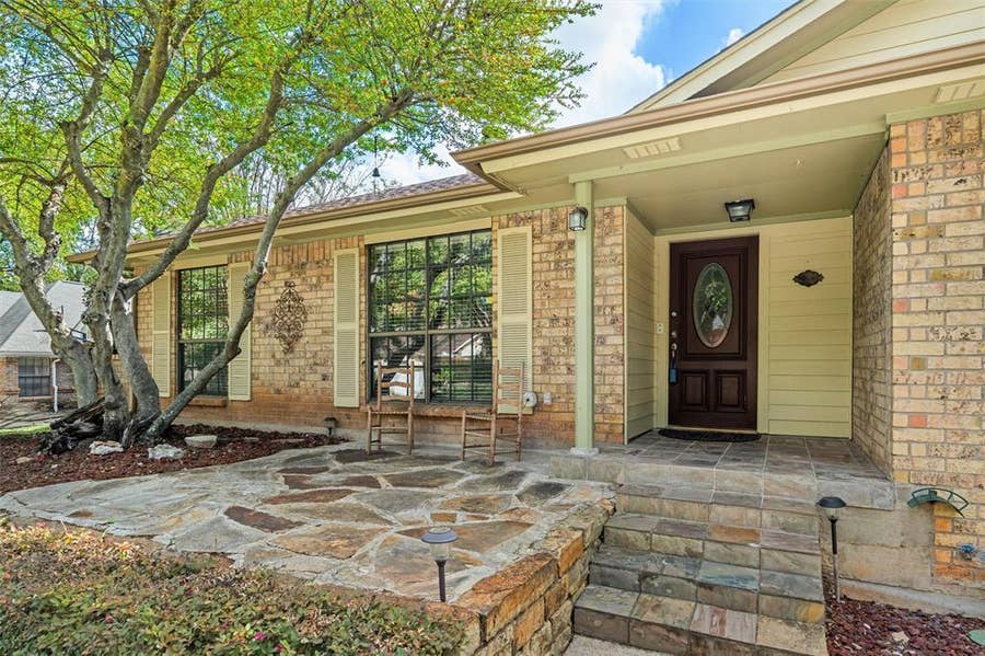 Property photo for 708 Hinsdale Drive, Arlington, TX