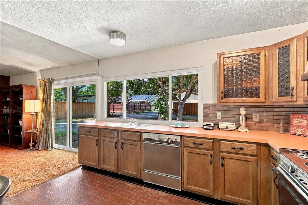 738 Timberdale Street, Grand Prairie, TX 75052 738 Timberdale Street, Grand Prairie, TX 75052