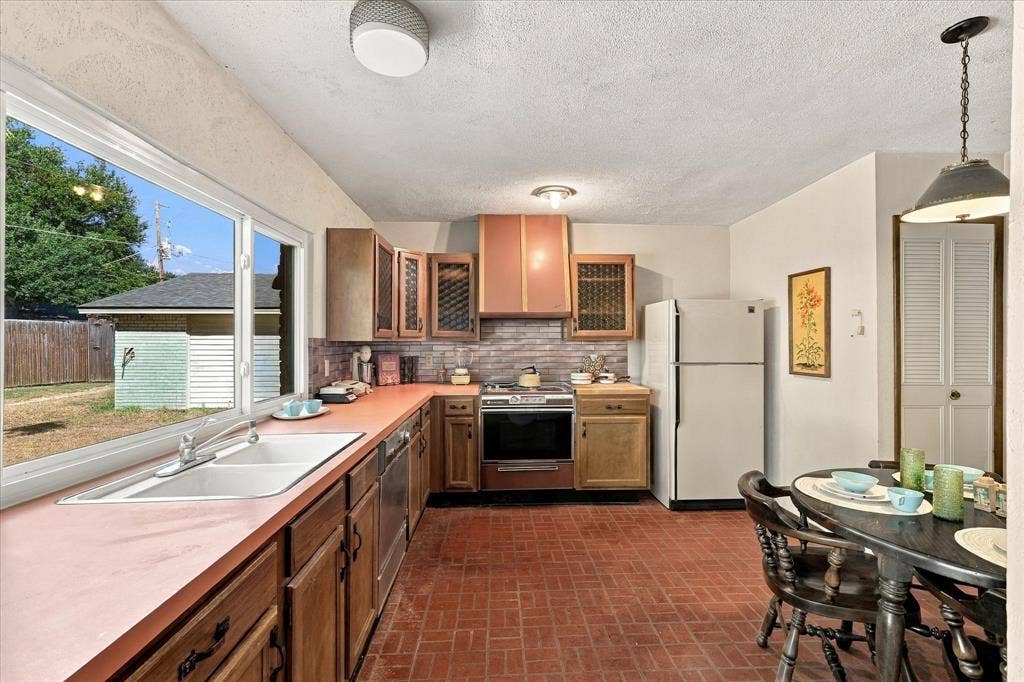 738 Timberdale Street, Grand Prairie, TX 75052 738 Timberdale Street, Grand Prairie, TX 75052