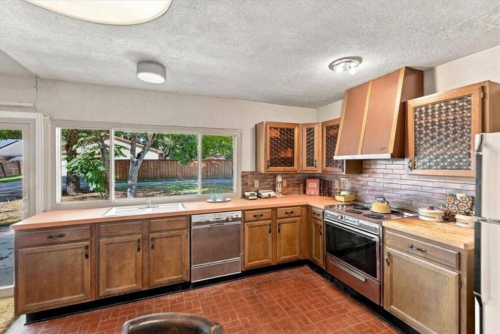 738 Timberdale Street, Grand Prairie, TX 75052 738 Timberdale Street, Grand Prairie, TX 75052
