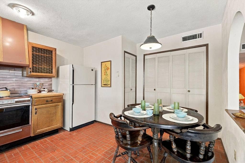 738 Timberdale Street, Grand Prairie, TX 75052 738 Timberdale Street, Grand Prairie, TX 75052