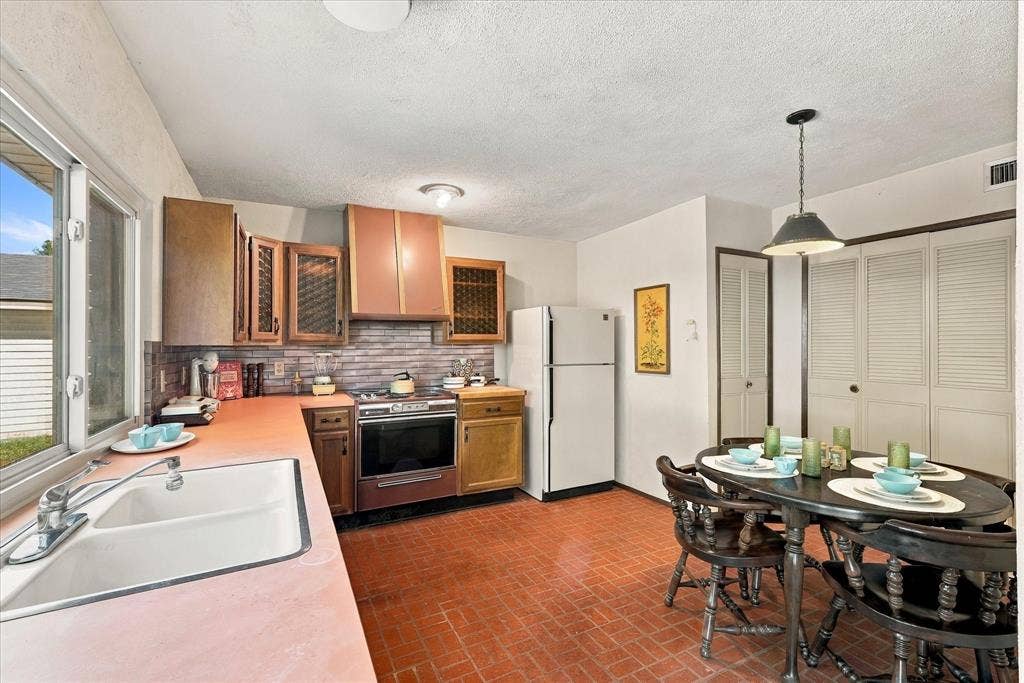 738 Timberdale Street, Grand Prairie, TX 75052 738 Timberdale Street, Grand Prairie, TX 75052